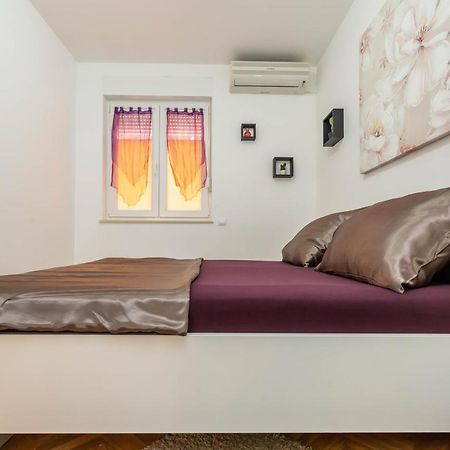 Appartement Downtown Deluxe à Omiš Extérieur photo