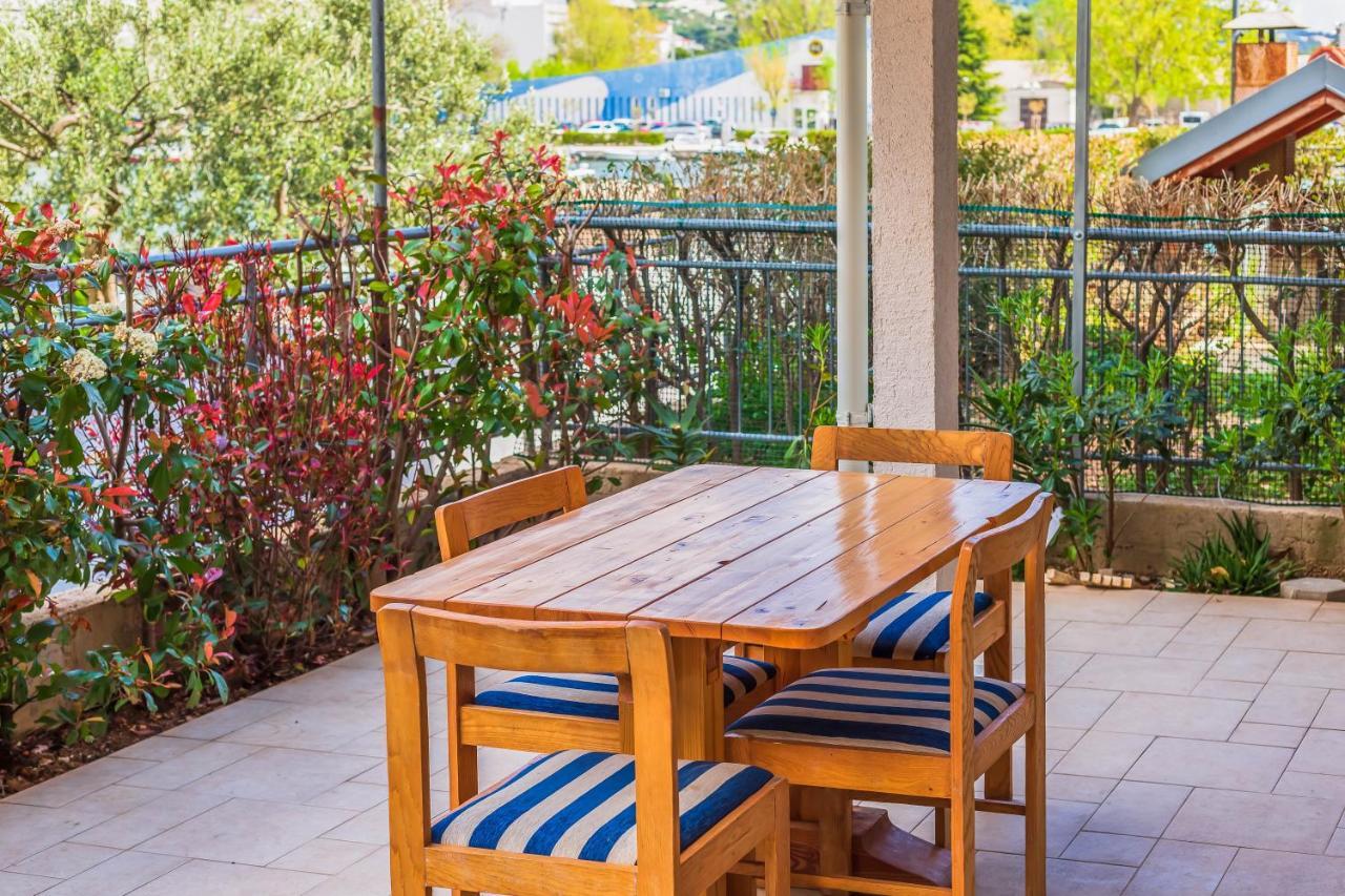 Appartement Downtown Deluxe à Omiš Extérieur photo
