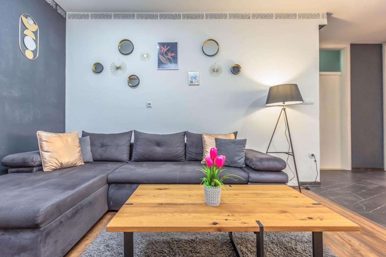 Appartement Downtown Deluxe à Omiš Extérieur photo