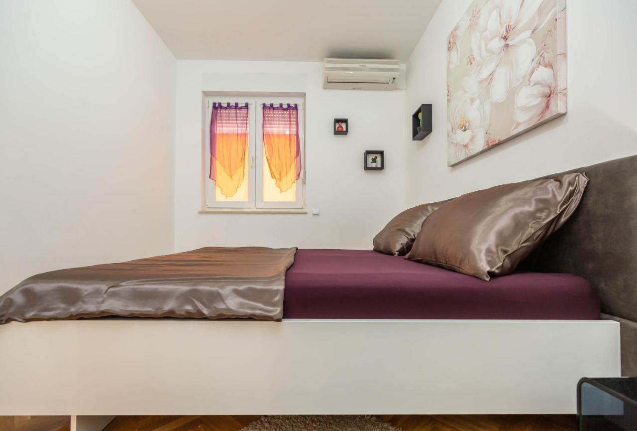 Appartement Downtown Deluxe à Omiš Extérieur photo